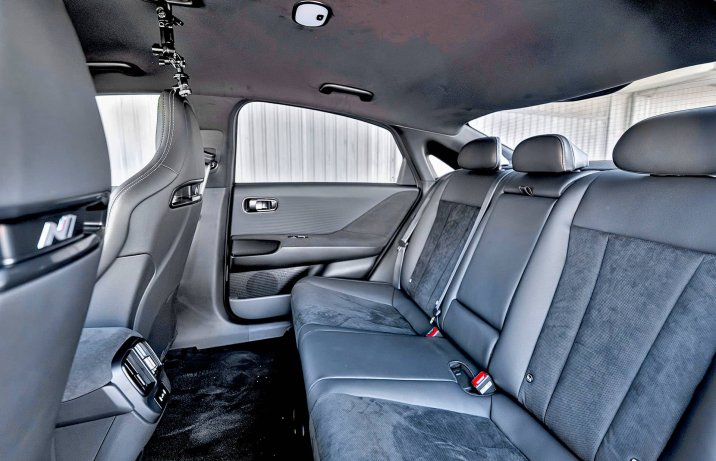 Hyundai Ioniq 6N – wnętrze, kanapa