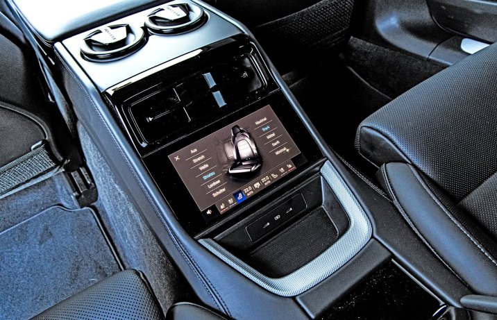 Porsche Panamera 4 E-Hybrid – tylna konsola