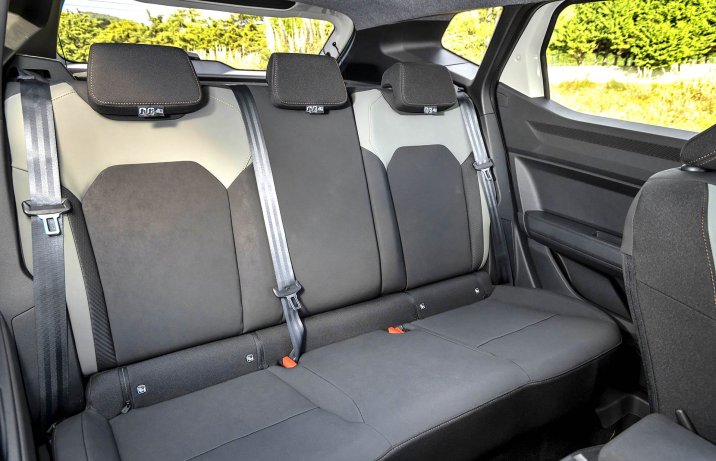 Dacia Duster – wnętrze, kanapa