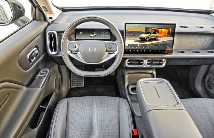Leapmotor B10 EV (2026) - test - kokpit