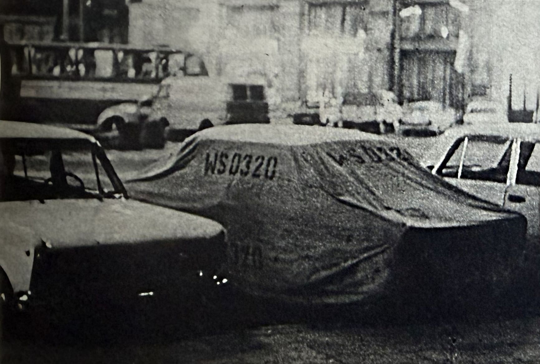 samochody-pod-pokrowcami-1976