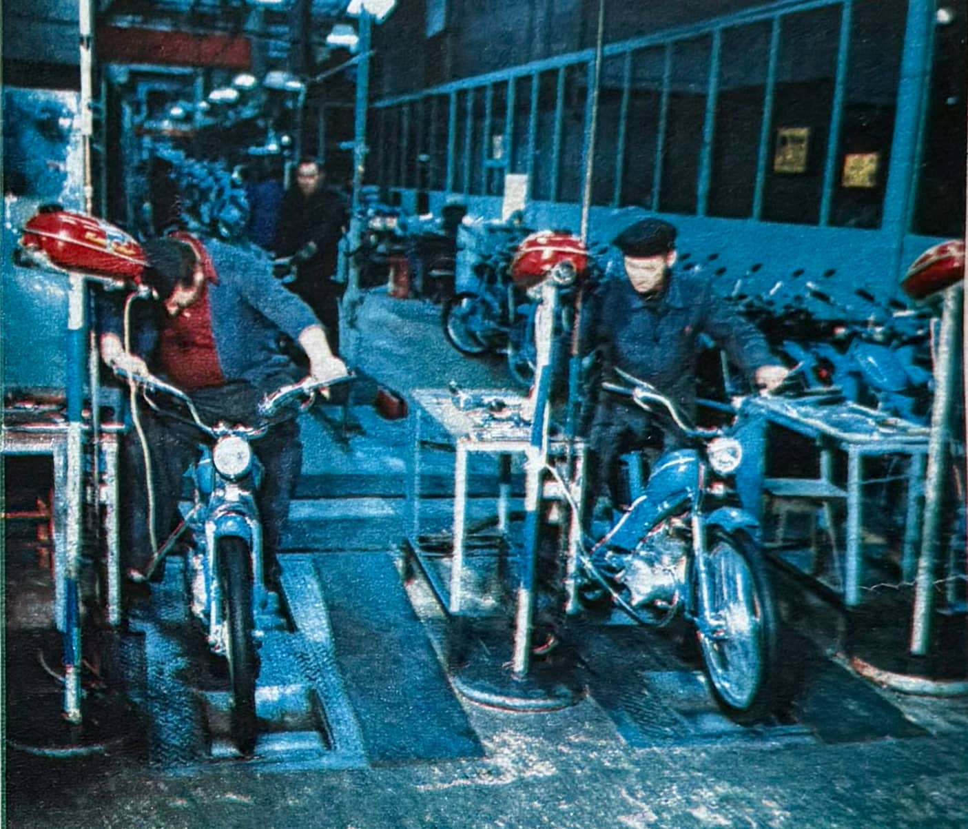 motorowery-testy-w-fabryce-1976