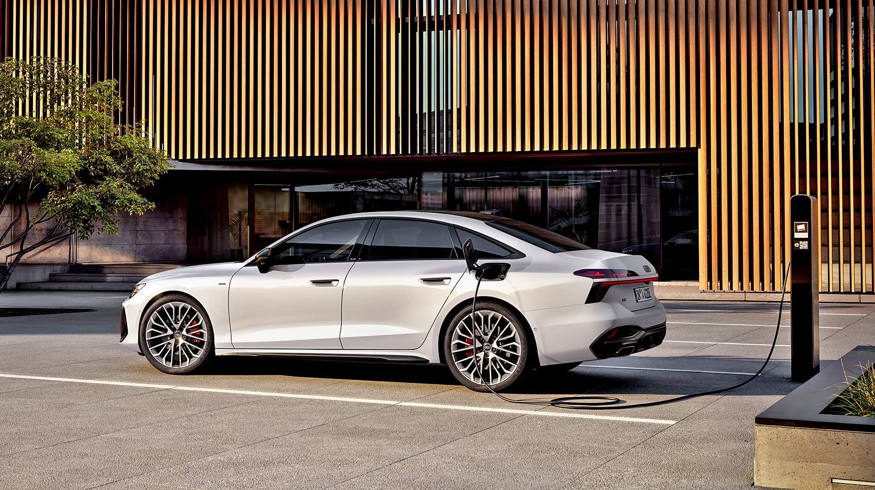 audi a6 e-hybrid limousine – ładowanie