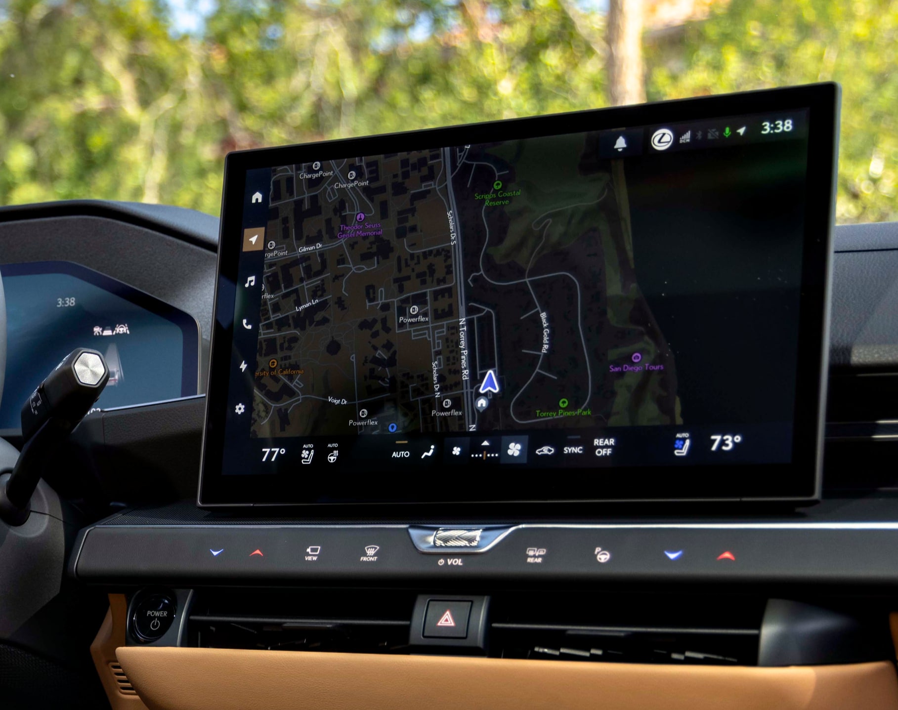 lexus-es-350e-2026-wnetrze-kokpit-ekran-1