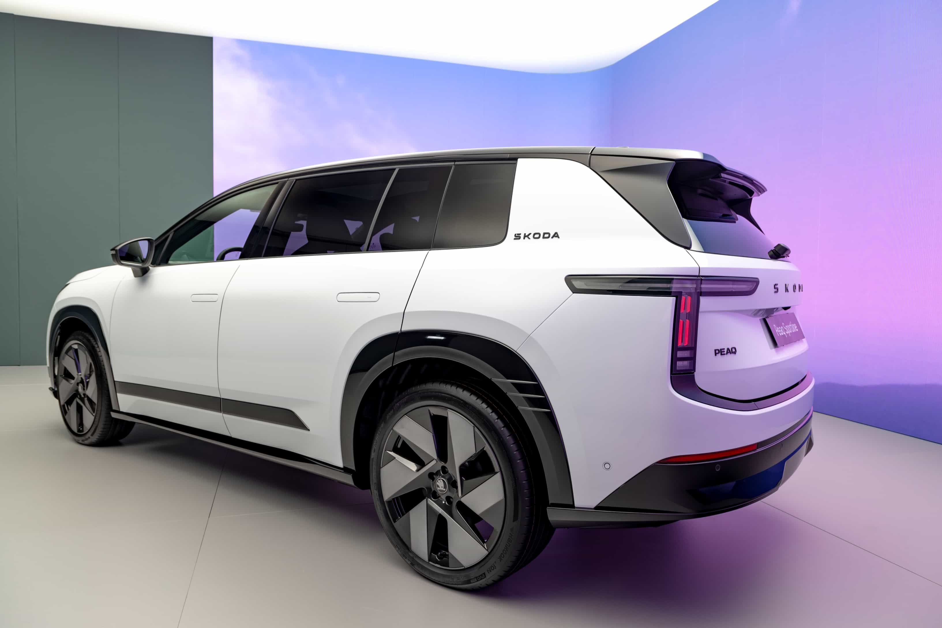 skoda-peaq-bok-tyl
