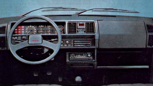fiat-ritmo-turbo-diesel-kokpit