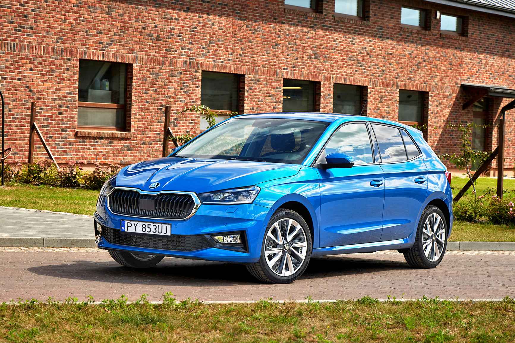 skoda-fabia-drive-przod-bok