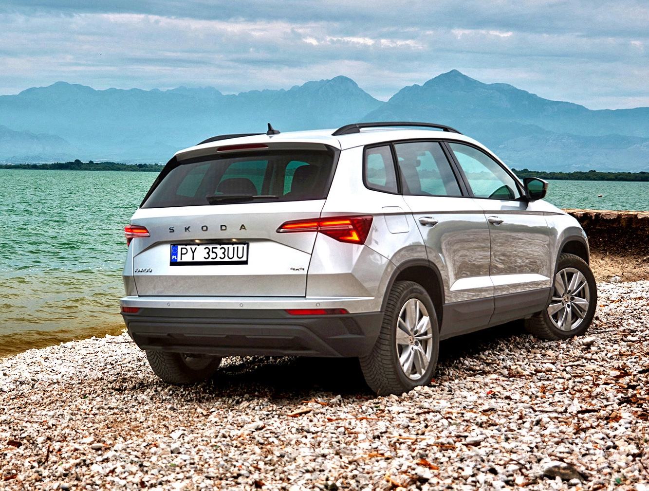 skoda-karoq-drive-tyl-bok