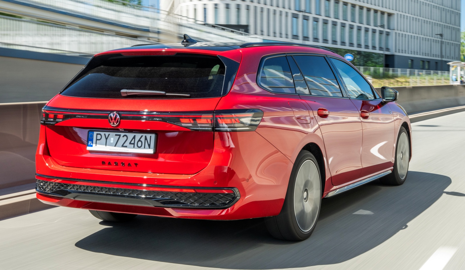 volkswagen-passat-tyl-1