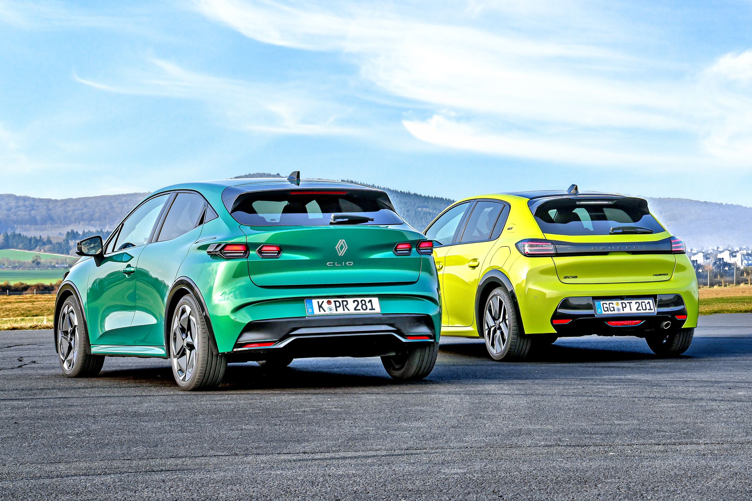 Renault Clio, Peugeot 208 - 3