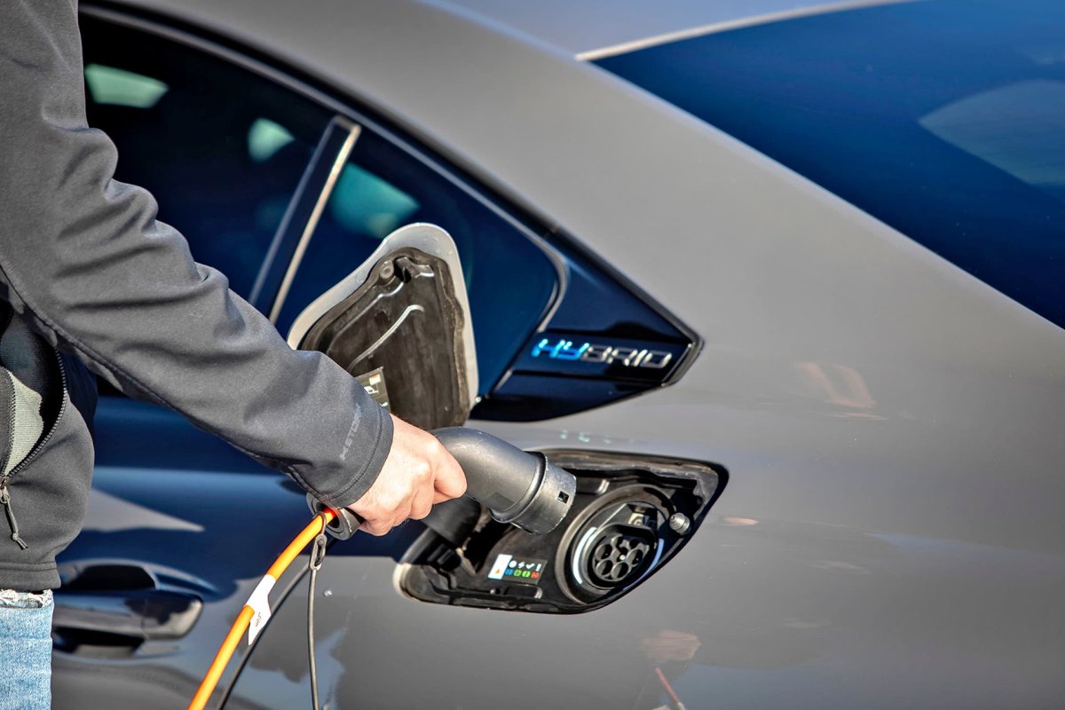 Organizacja, która pomogła ujawnić aferę Dieselgate, nie zostawia suchej nitki na hybrydach plug-in