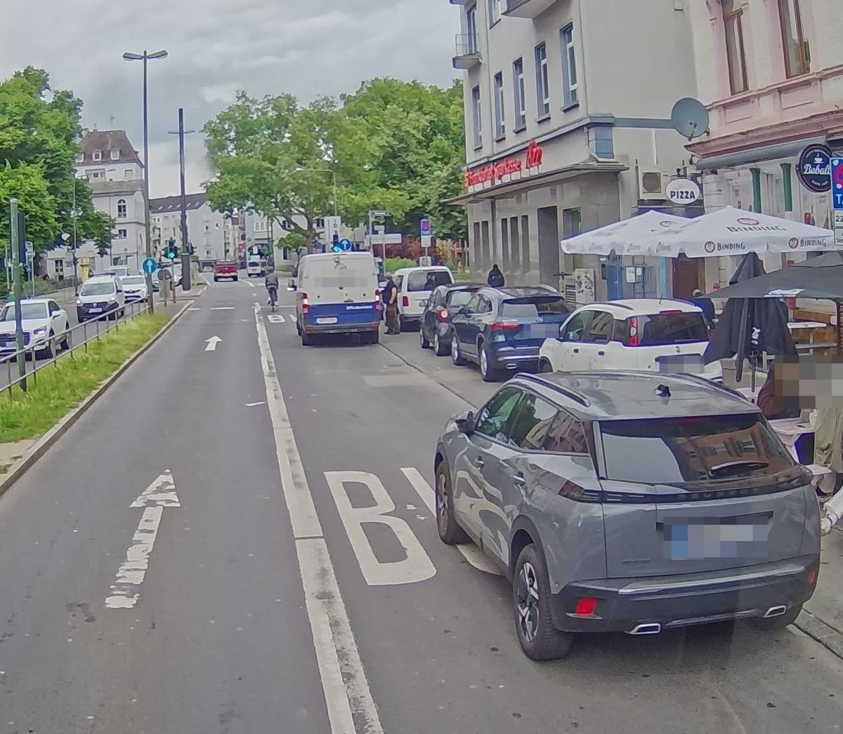 Autobusy z kamerami kontra kierowcy blokujący buspasy i przystanki. Frankfurt rozszerza pilotaż