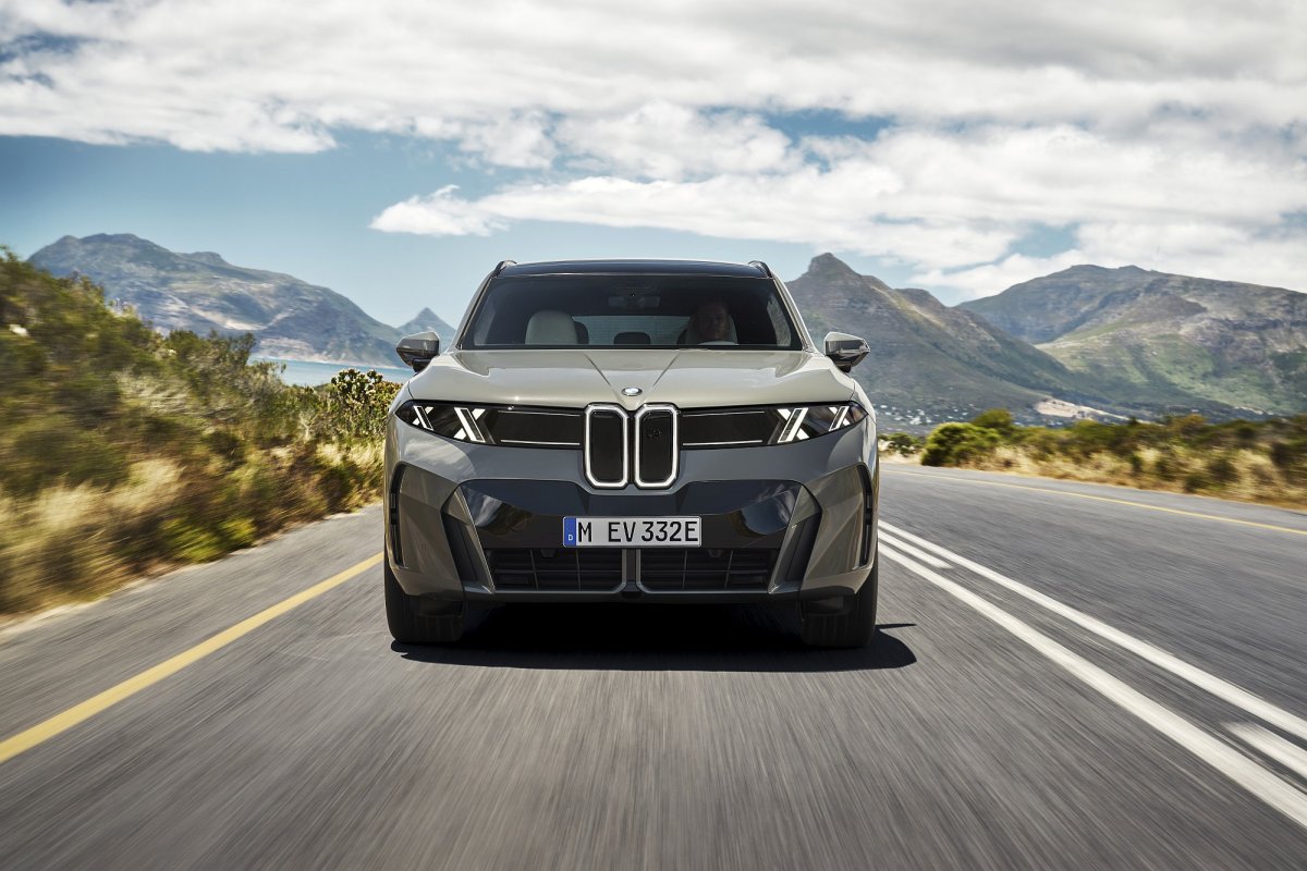 Nowe BMW X5 odsłania karty i ma już polskie ceny. Na start benzyna i diesel, docelowo pięć napędów