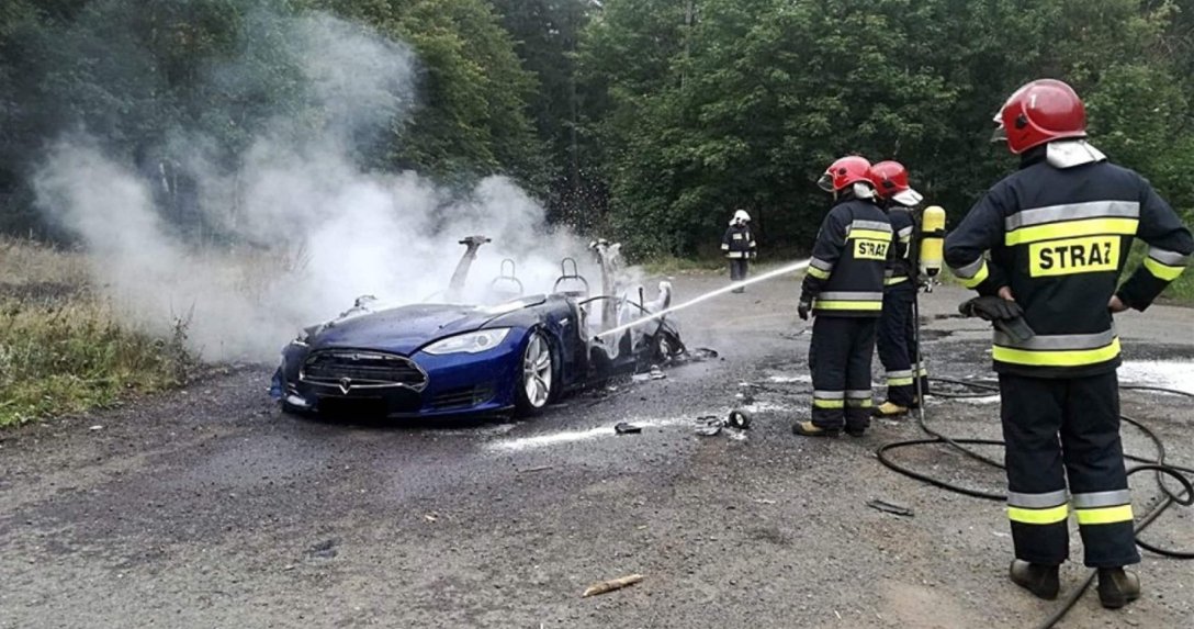 Jak często palą się elektryki? Nowy raport przynosi zaskakujące wnioski