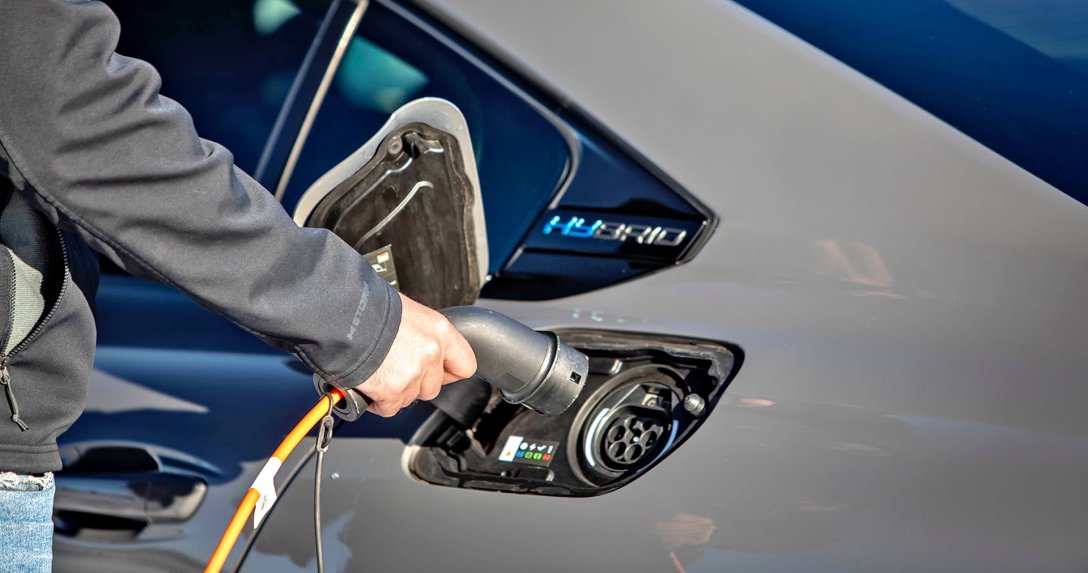 Organizacja, która pomogła ujawnić aferę Dieselgate, nie zostawia suchej nitki na hybrydach plug-in