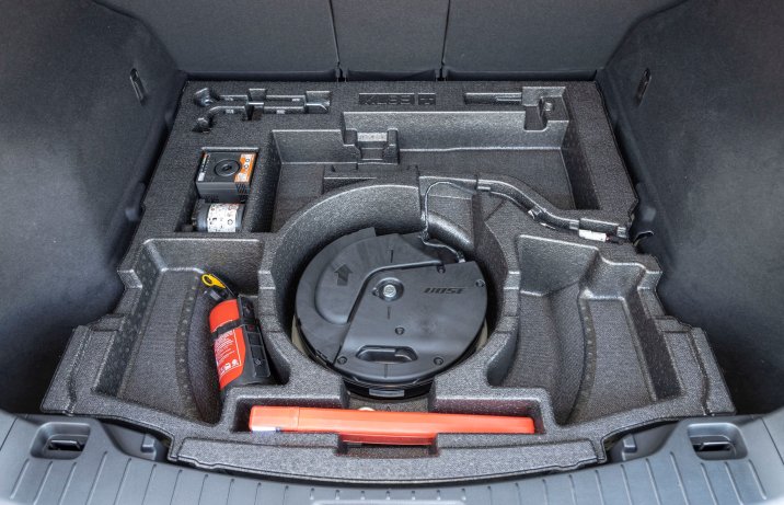 Mazda CX-5 - schowek pod bagażnikiem