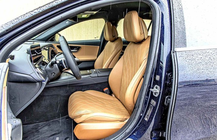 Mercedes E 450 4MATIC Kombi – wnętrze, fotele przód