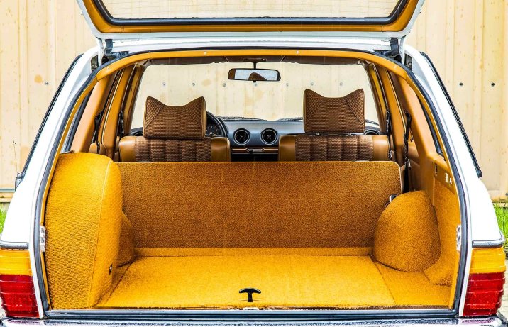 Mercedes 280 TE (S123) – wnętrze, bagażnik