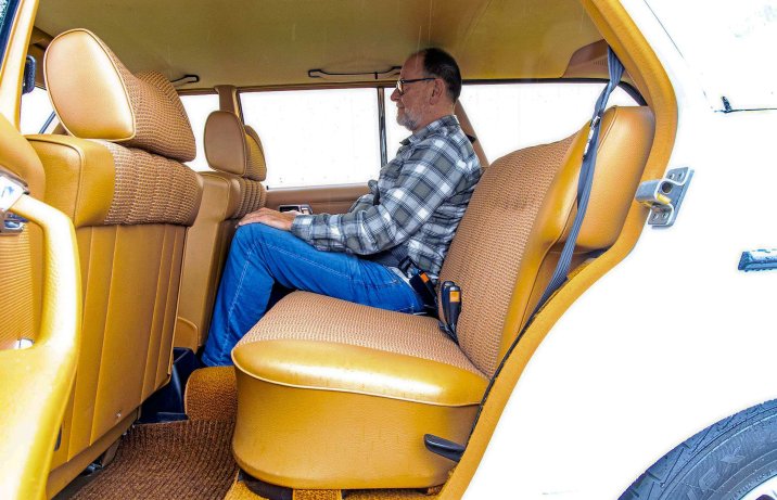 Mercedes 280 TE (S123) – wnętrze, kanapa