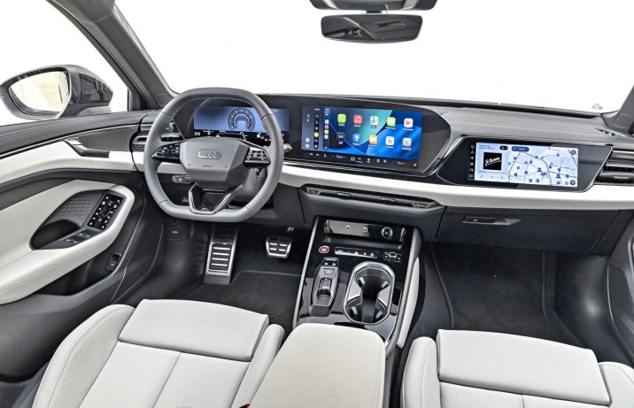 Audi A6 Limousine TFSI quattro S tronic (2026) - test - kokpit / deska rozdzielcza