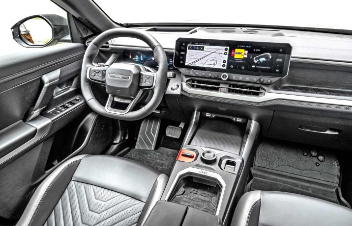 Jeep Compass 2026 – wnętrze, kokpit
