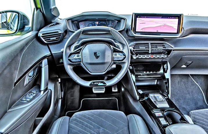 Peugeot 208 - kokpit