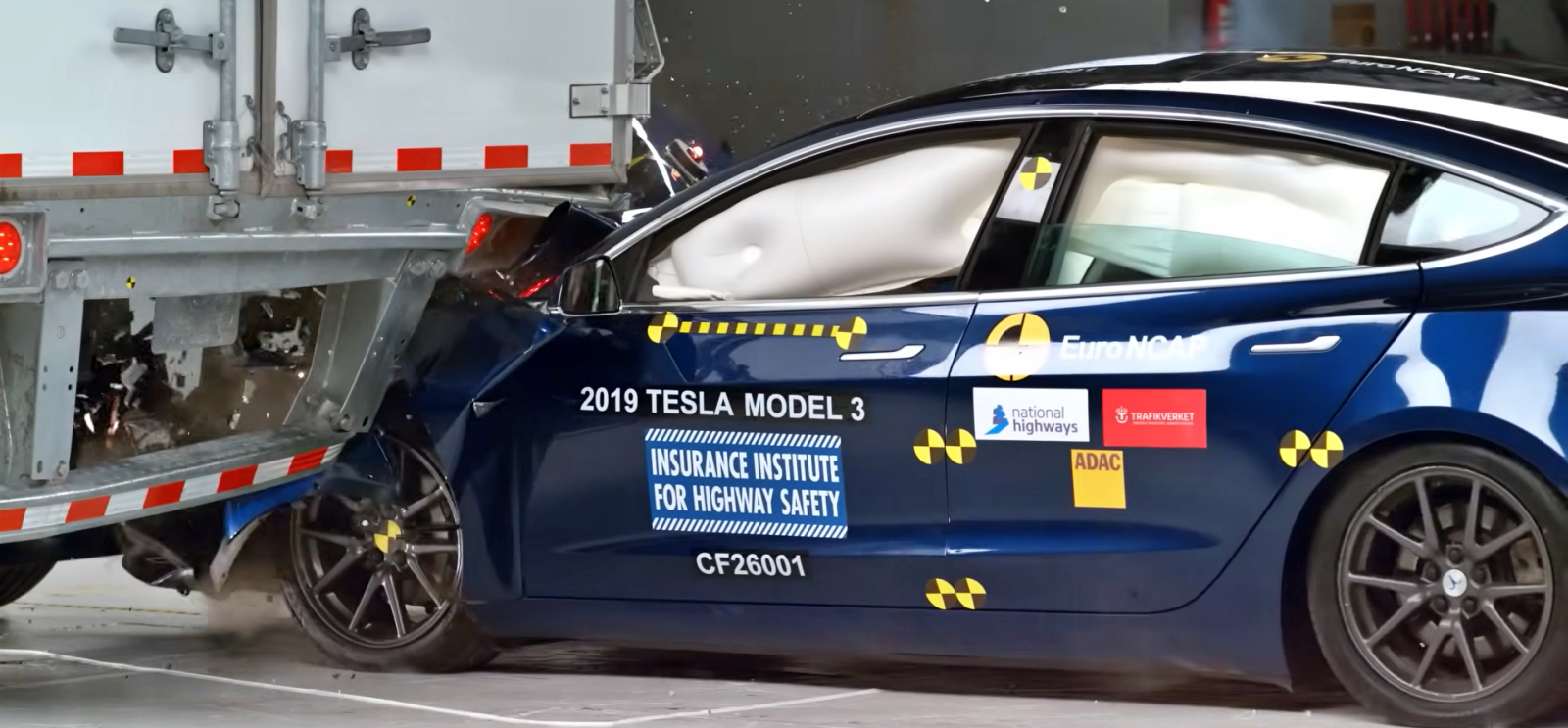 najechanie-na tyl-ciezarowki-euroncap-adac-11