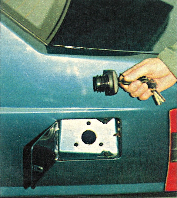 polonez-sedan-1996-wlew-i-korek-paliwa