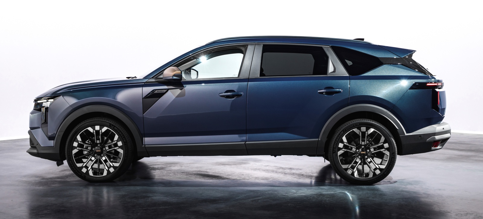dacia-striker-bok
