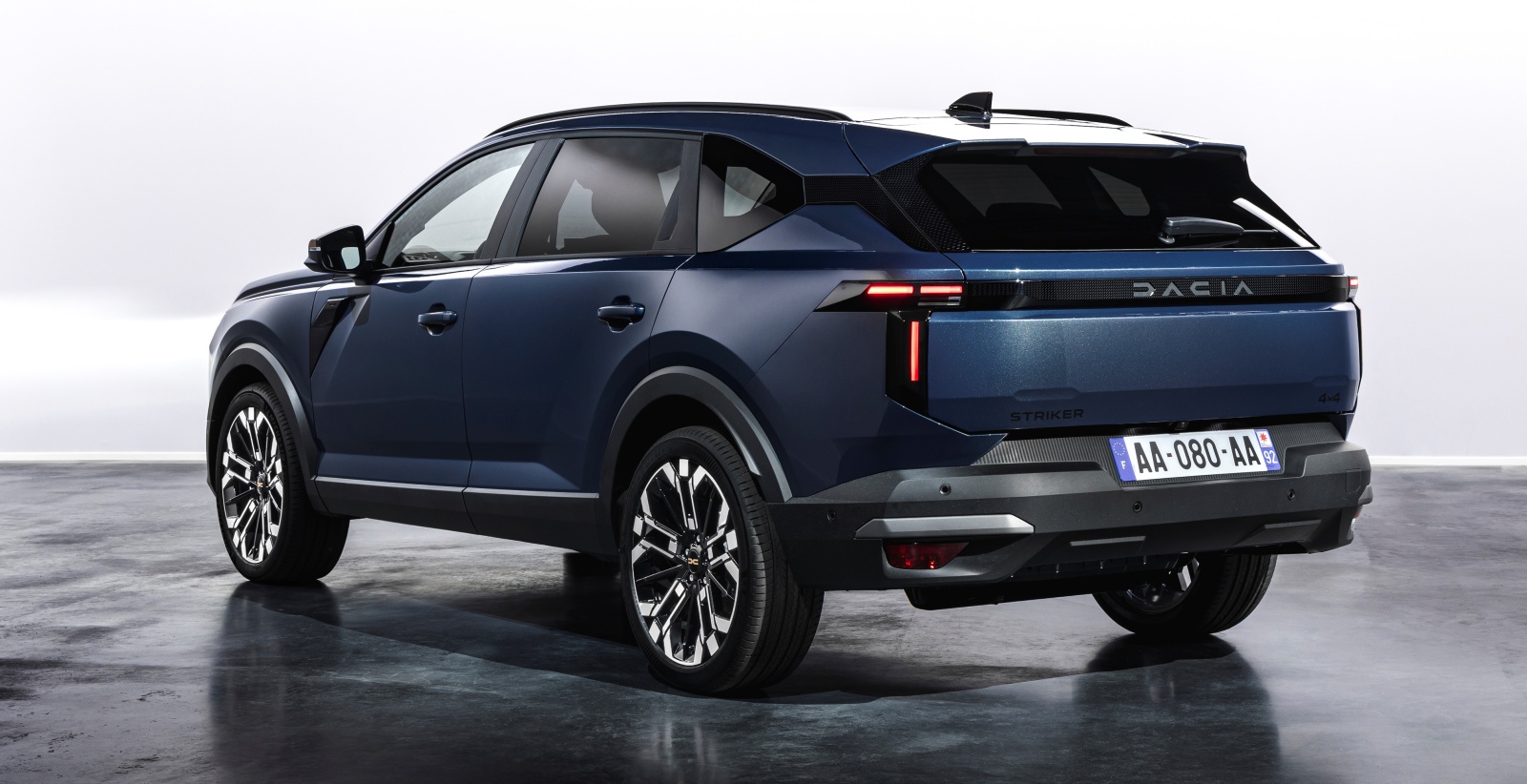 dacia-striker-tyl-1