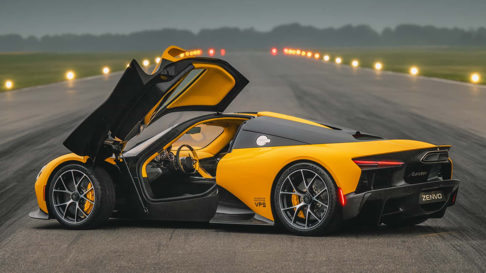zenvo aurora tur – widok z boku