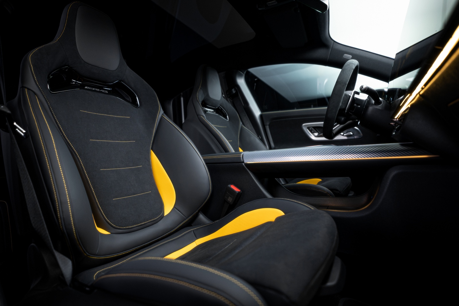 mercedes-amg-cla-45-fotele