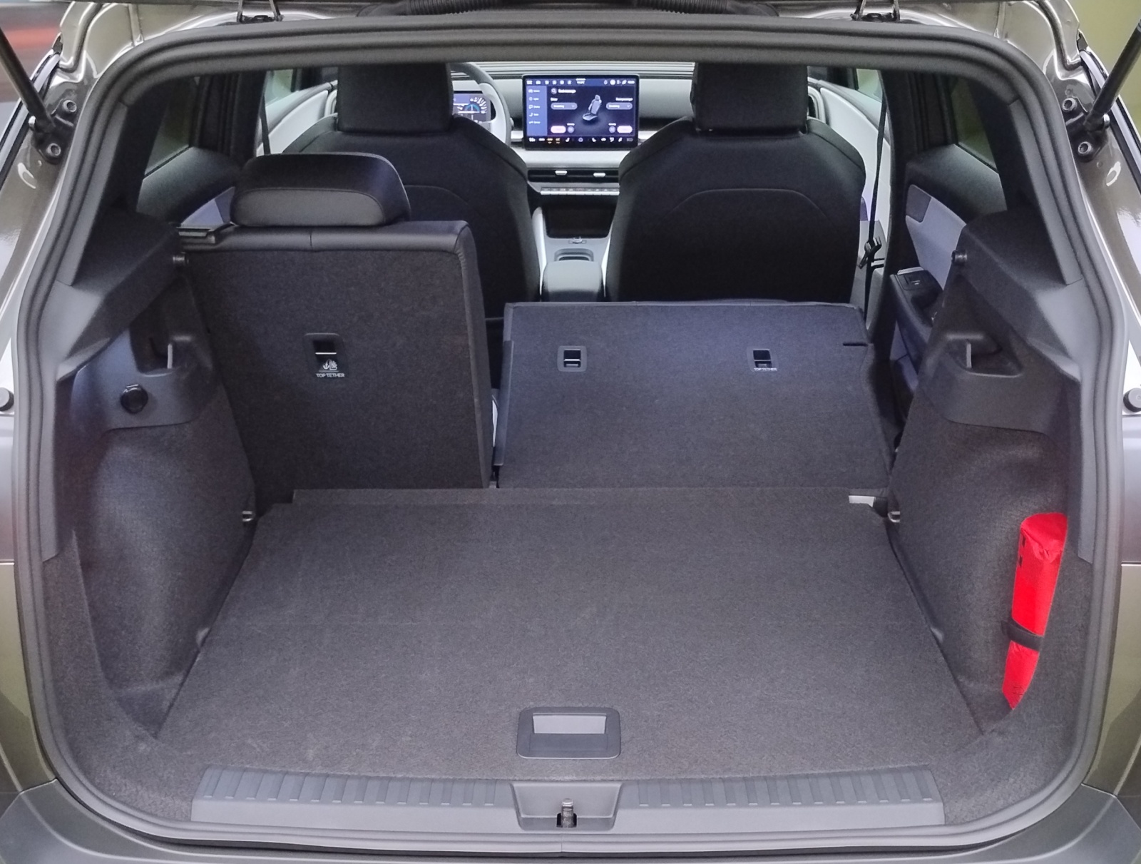 volkswagen-id-cross-bagaznik-1