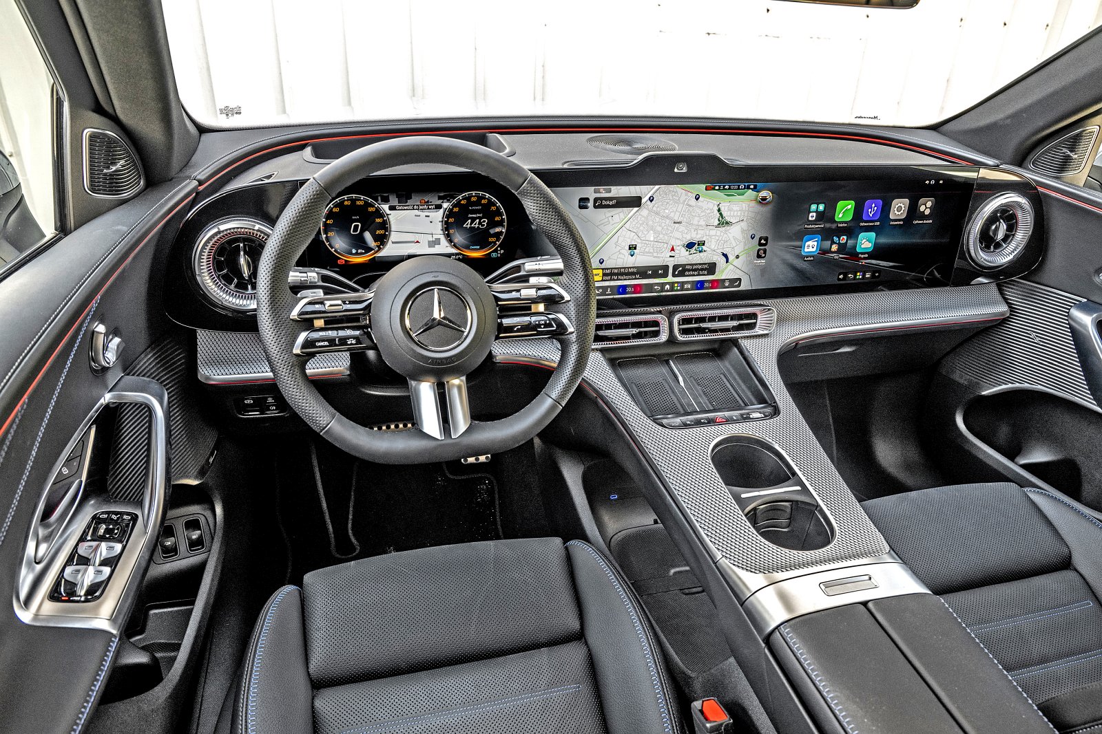 Mercedes GLC 400 4Matic electric (2026) - test - kokpit, deska rozdzielcza