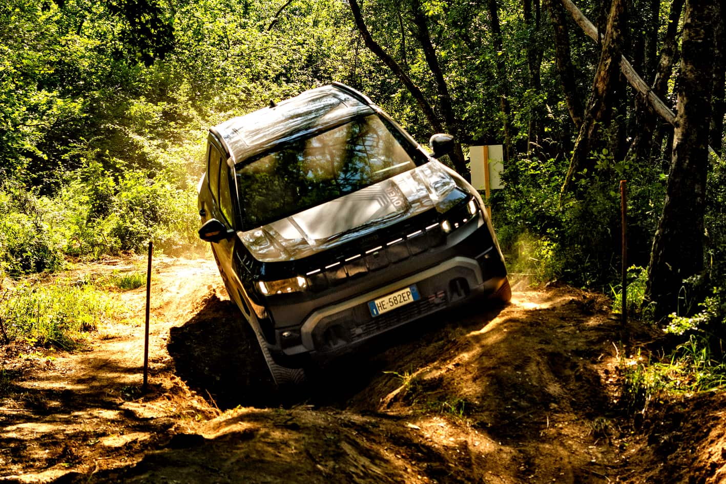 jeep compass 4xe – przód w terenie