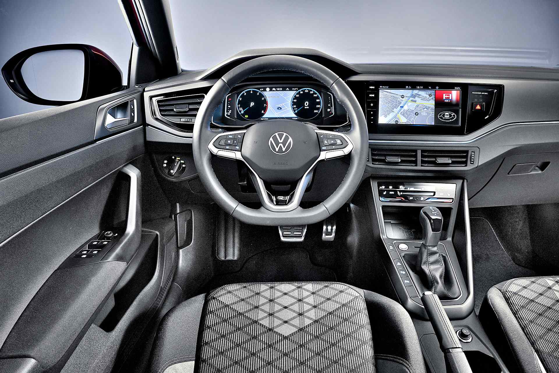 volkswagen-taigo-wnetrze-kokpit