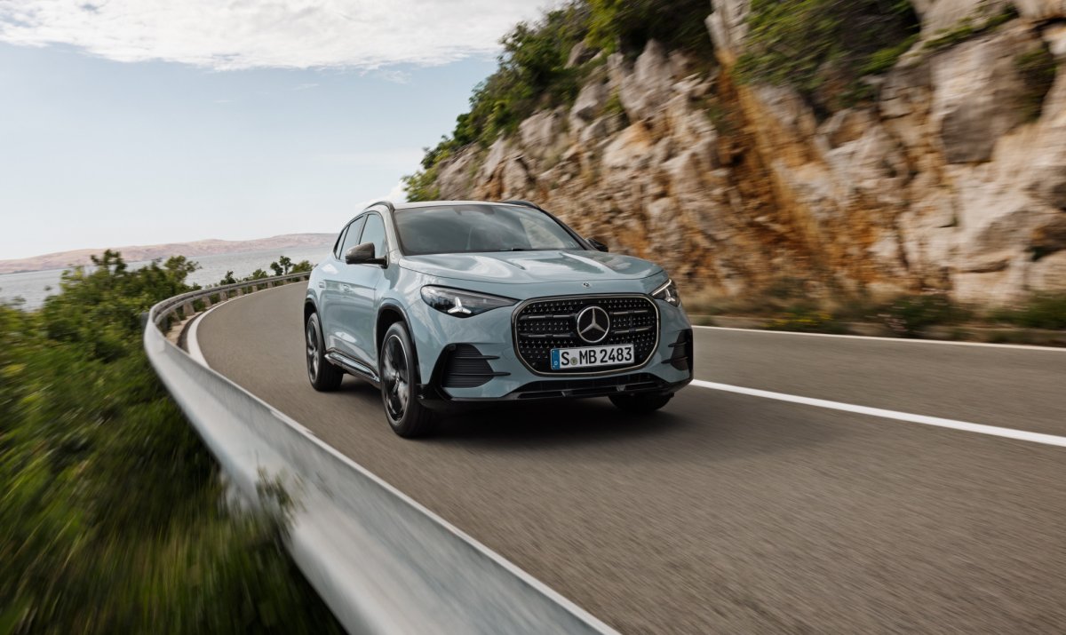 Nowy Mercedes GLA zadebiutował w Warszawie. Elektryk na początek, wersje benzynowe – później