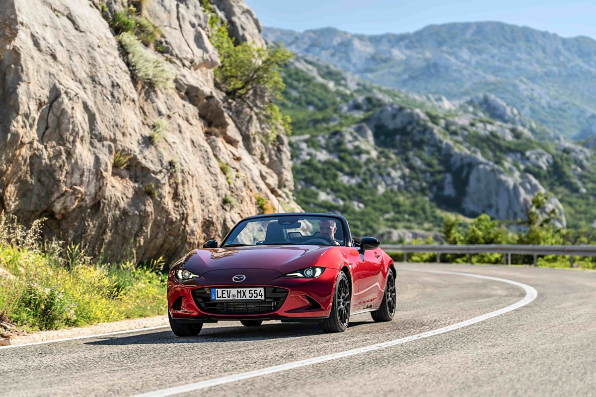 Nowa Mazda MX-5 będzie (także) elektryczna? Potwierdził to sam prezes marki