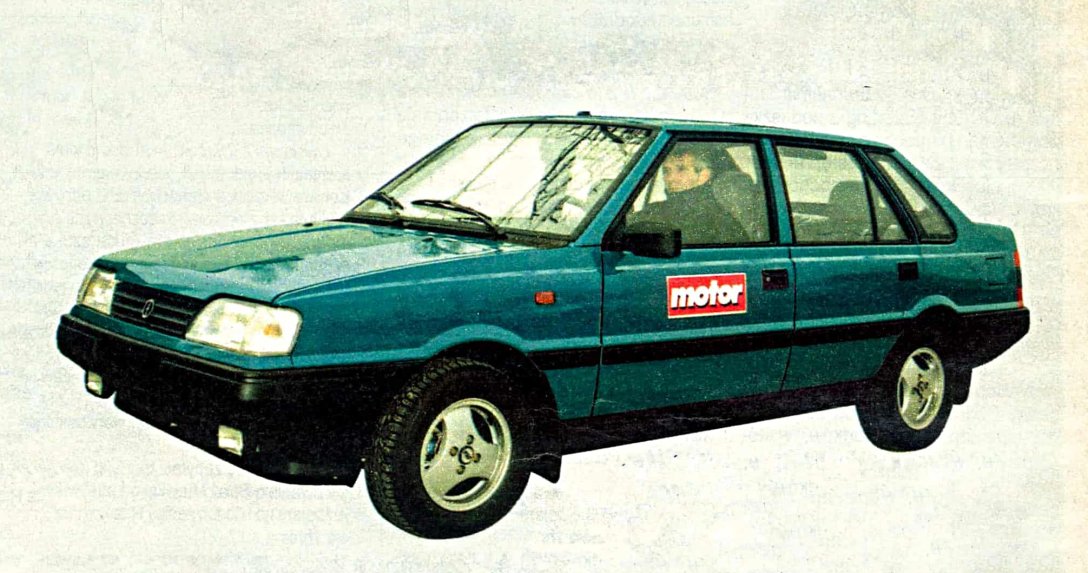 Polonez Sedan (Atu) – widok z tyłu i z przodu