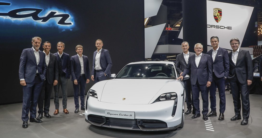 Porsche Taycan i pracownicy wysokiego szczebla Porsche