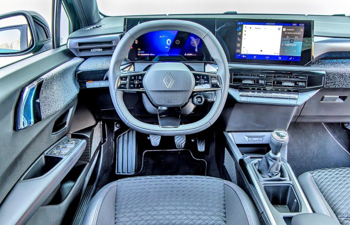 Renault Clio - kokpit