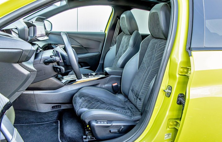 Peugeot 208 - fotele