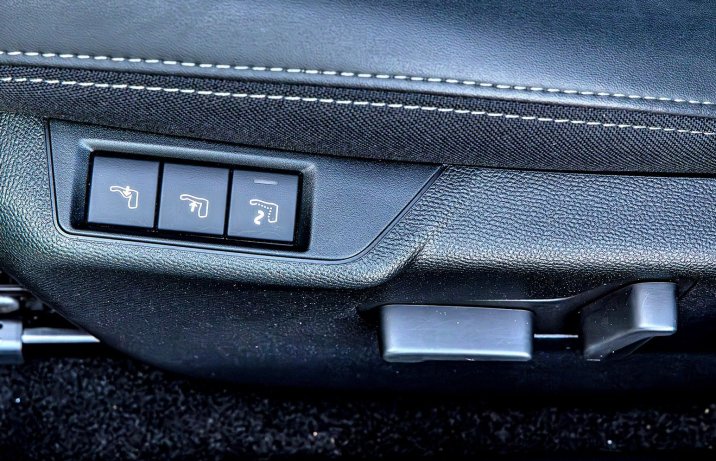 Peugeot 208 - sterowanie fotela