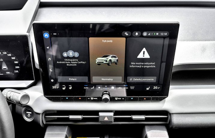 Toyota RAV4 2.5 Hybrid AWD-i Executive – wnętrze, ekran centralny