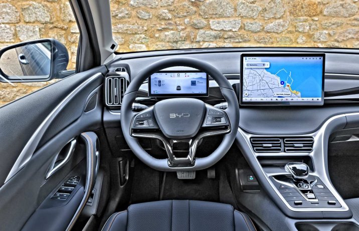 BYD Sealion 5 DM-i – wnętrze, kokpit