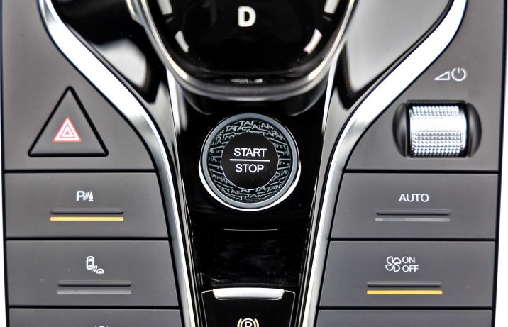 BYD Sealion 5 DM-i – wnętrze, konsola, przyciski