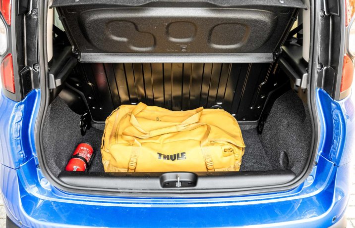 Fiat Pandina Hybrid 1.0 GSE 65 Cross – wnętrze, bagażnik