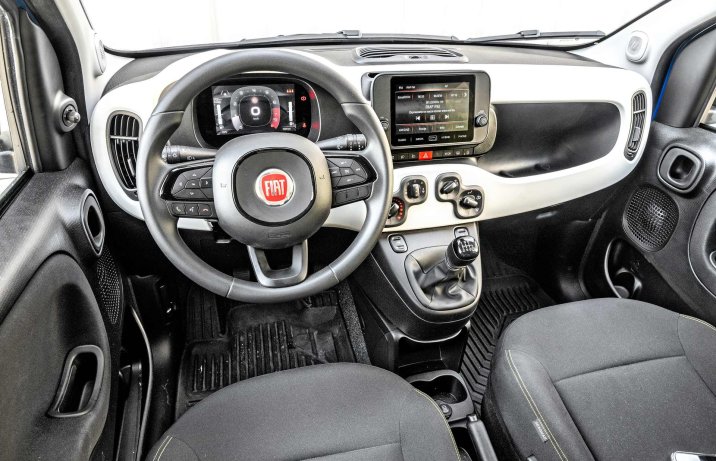 Fiat Pandina Hybrid 1.0 GSE 65 Cross – wnętrze, kokpit