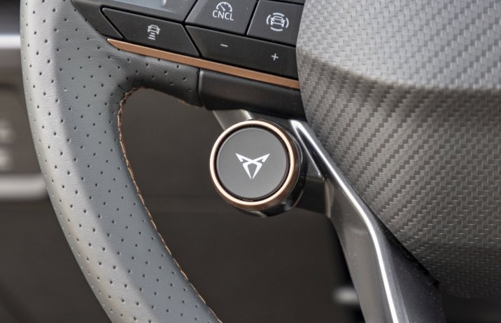 Cupra Formentor 1.5 eTSI DSG (2026) - test - przycisk zmiany trybu jazdy