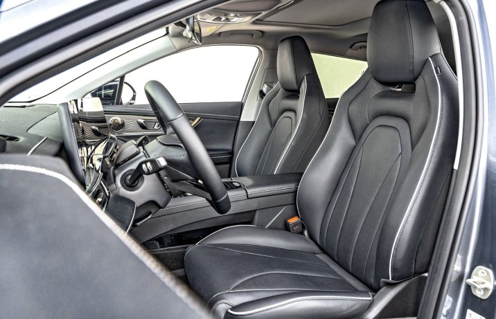 Omoda 5 Hybrid (2026) - test - fotele